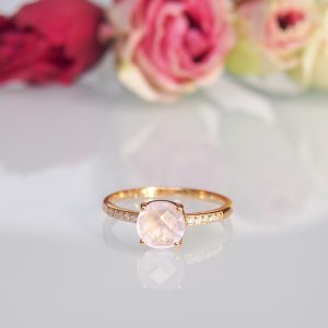 Bague Pompon pavage diamants et quartz rose