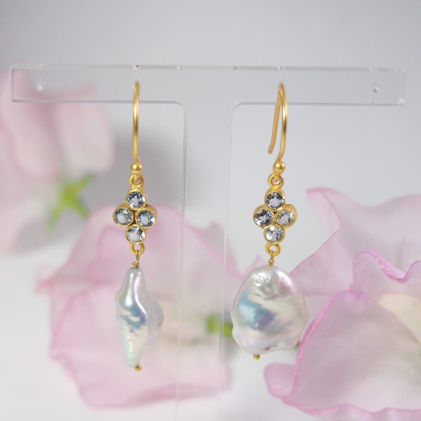 Boucles d'oreilles Perla ,topaze bleue et perle baroque