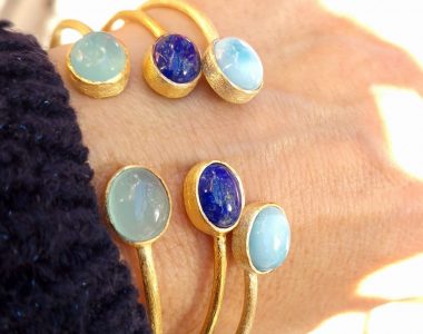Bracelets joncs argent doré, calcédoine aqua, larimar et lapis lazuli