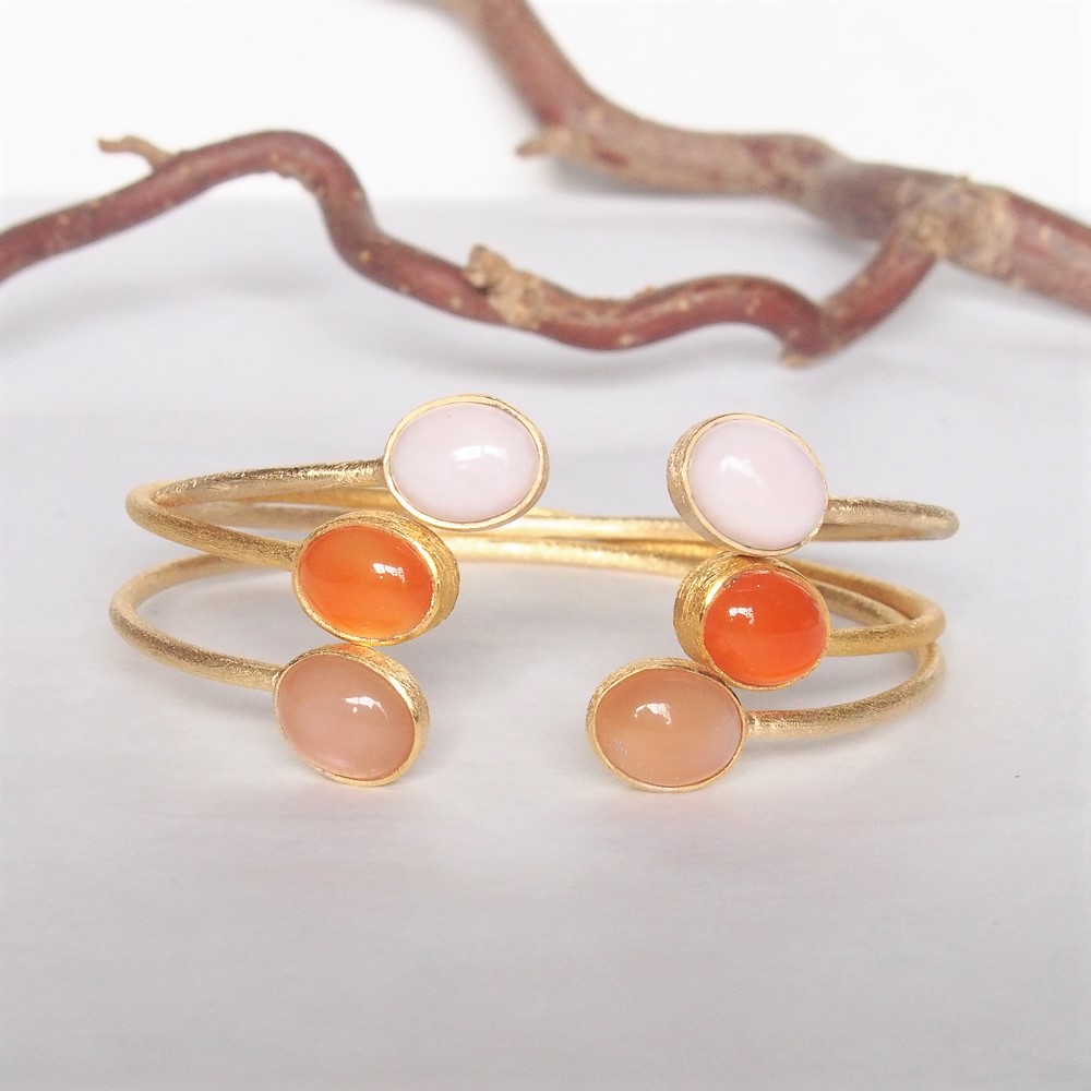 Bracelets joncs argent doré, cornaline, pierre de lune orange et opale rose