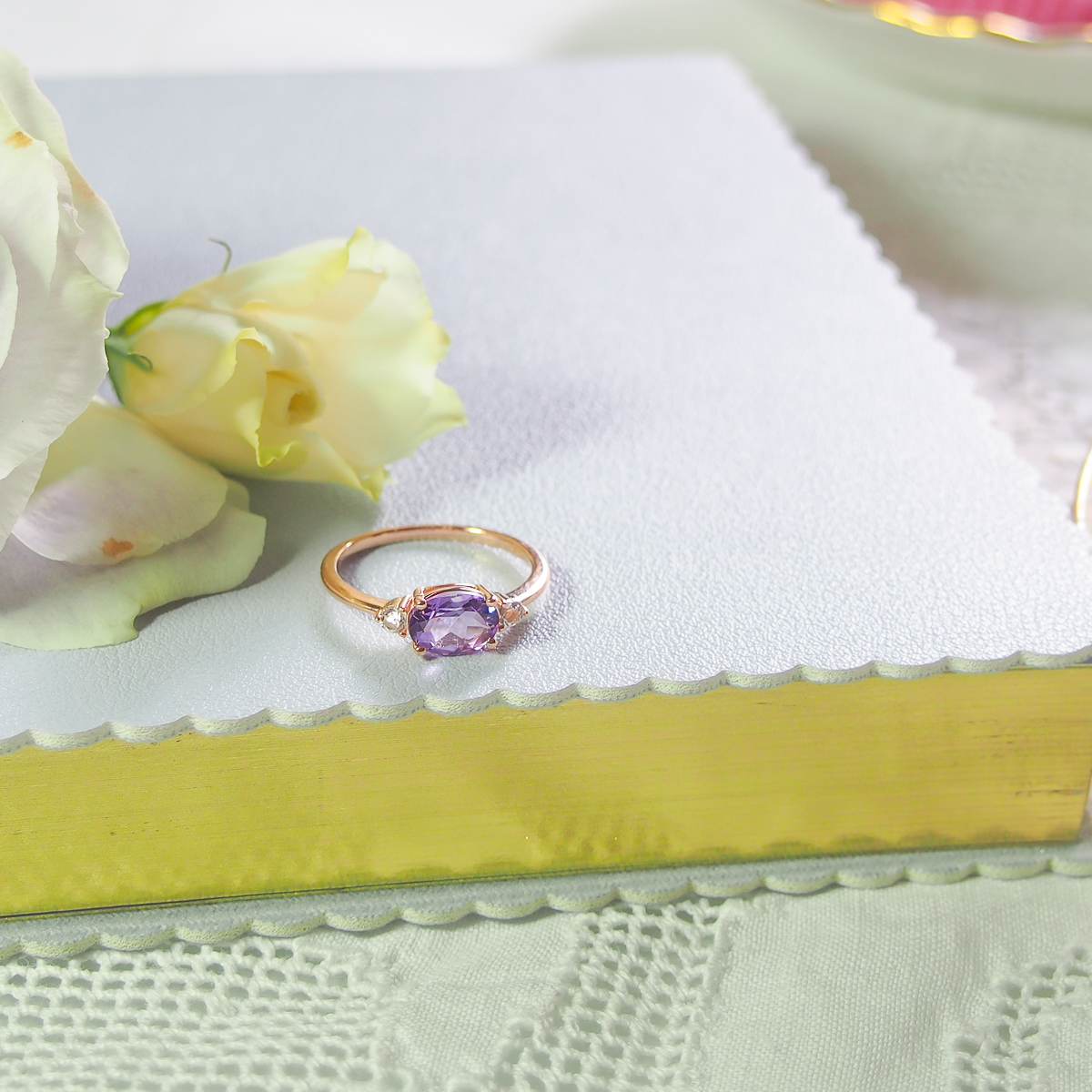 Bague Délicieuse argent doré or rose, améthyste lavande et topaze incolore