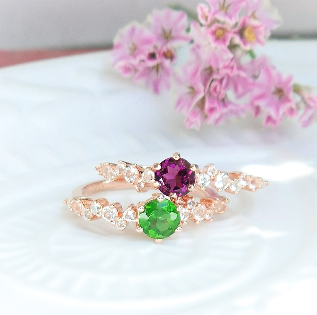 Bagues Aurore argent doré or rose diopside chromifère et grenat rhodolite