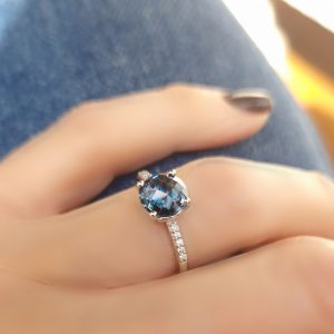 Bague Pompon pavage diamants topaze blue london