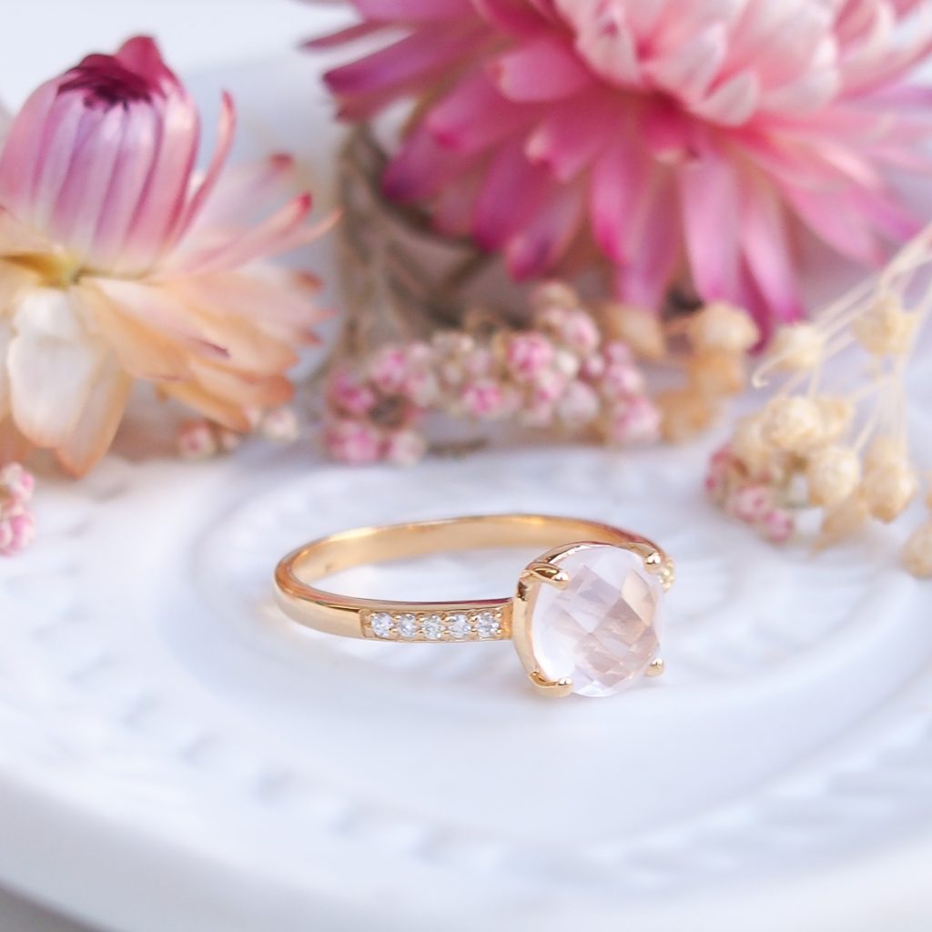 Bague Pompon pavage diamants quartz rose par AlexBok bijoux