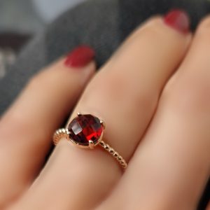 Bague Pompon grenat rouge