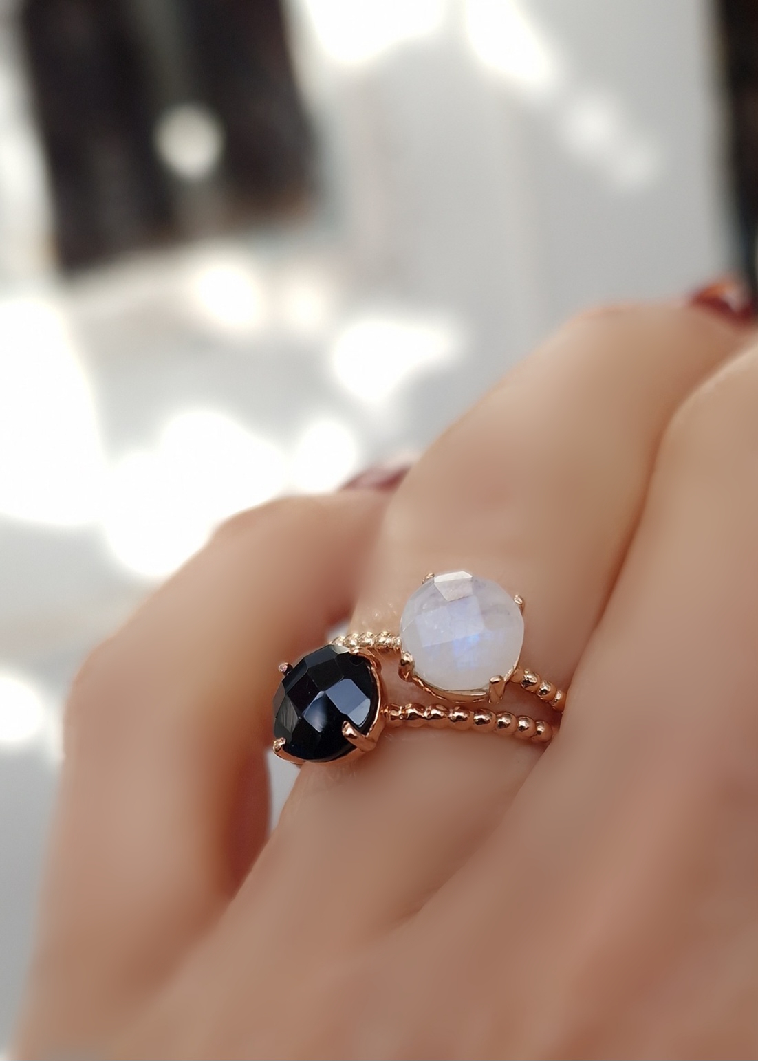 Bagues Pompon pierre de lune et spinelle noir