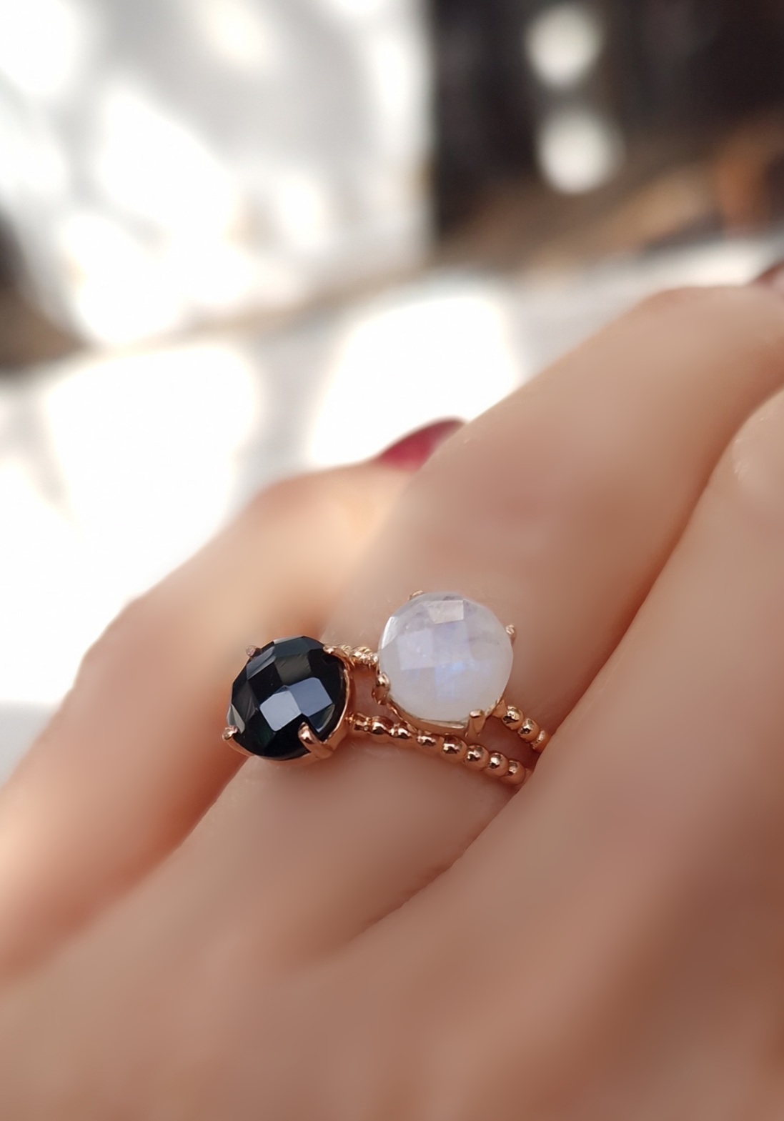 Bagues Pompon pierre de lune et spinelle noir