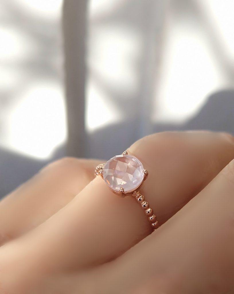 Bague Pompon argent doré or rose quartz rose par AlexBok bijoux