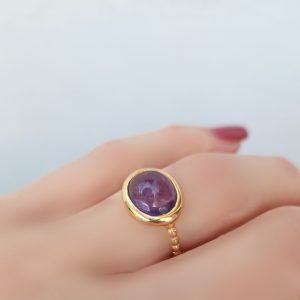 Bague pour femme en argent 925 doré or jaune avec pierre d' améthyste cabochon ovale
