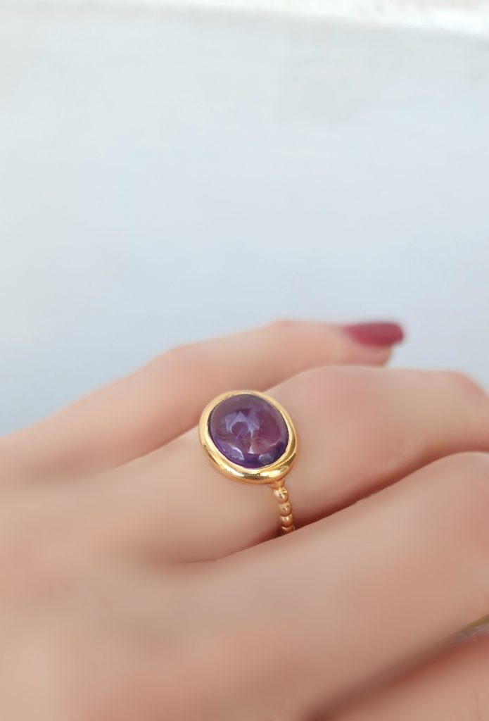 Bague pour femme en argent 925 doré or jaune avec pierre d' améthyste cabochon ovale