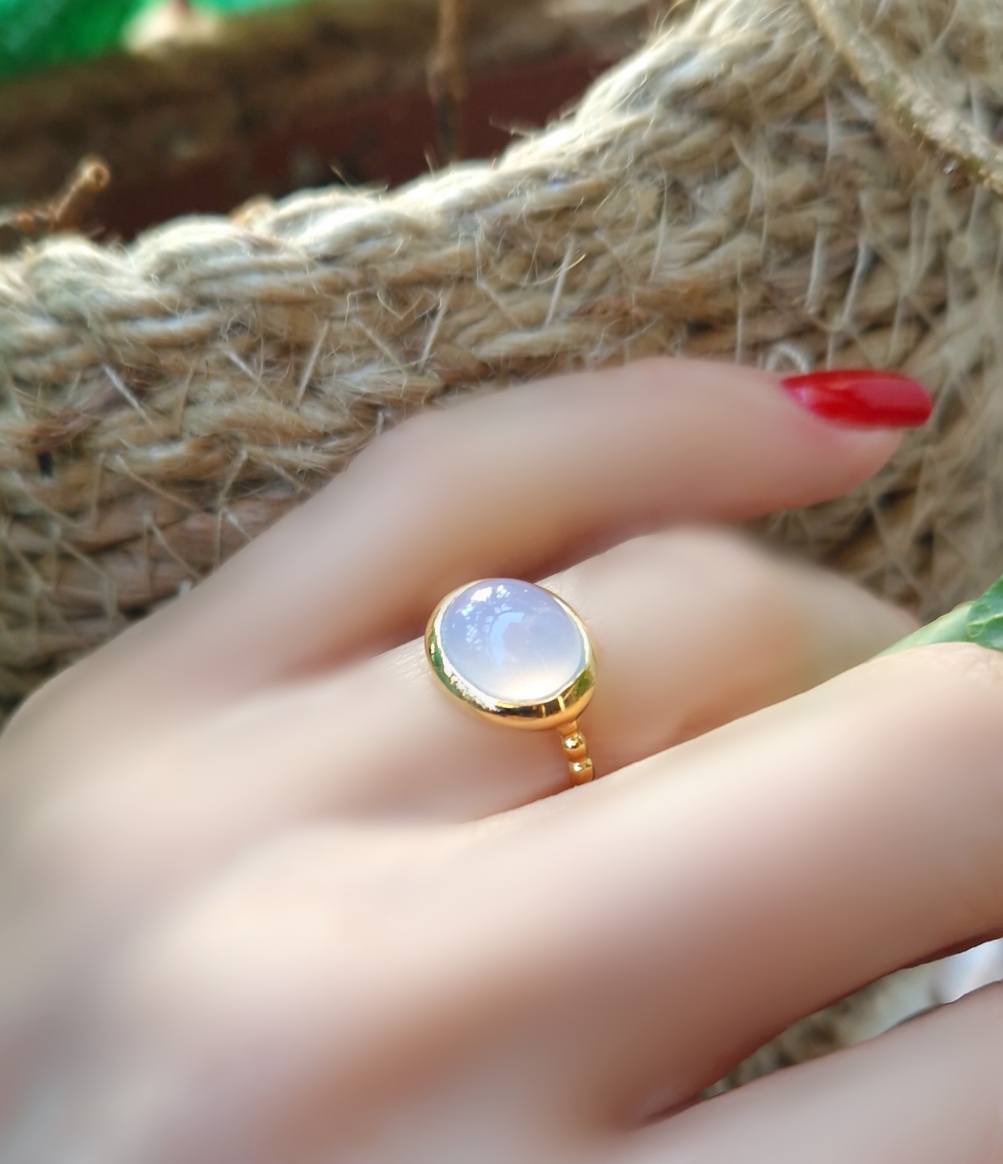 Bague Galet argent 925 doré or jaune calcédoine bleue ovale cabochon-AlexBok création bijoux pour femme en pierres naturelles