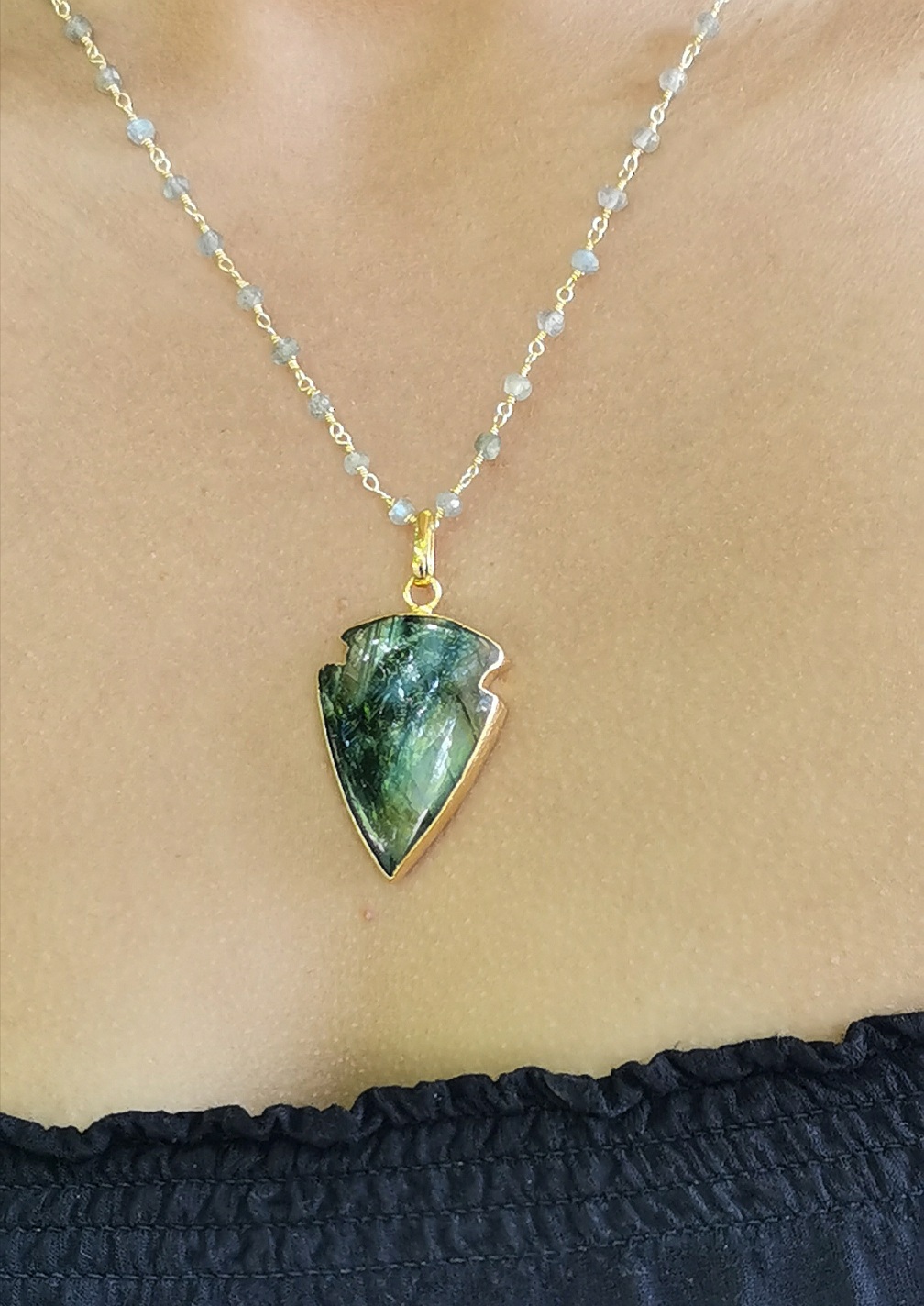 Collier Midori pointe de flèche labradorite Collier Midori pointe de flèche labradorite
