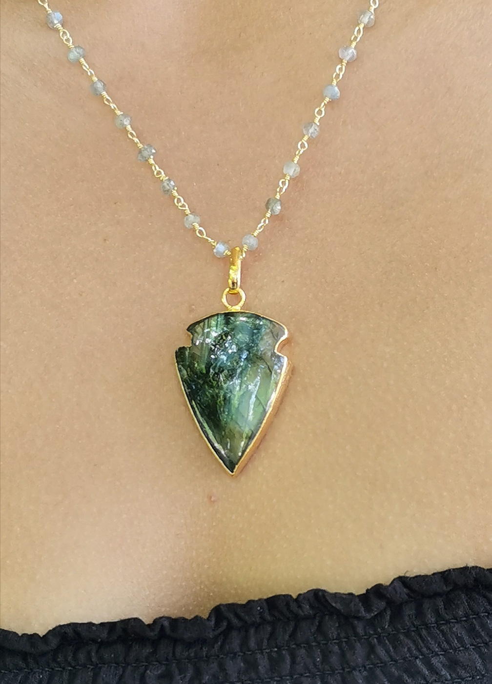 Collier Midori pointe de flèche labradorite Collier Midori pointe de flèche labradorite