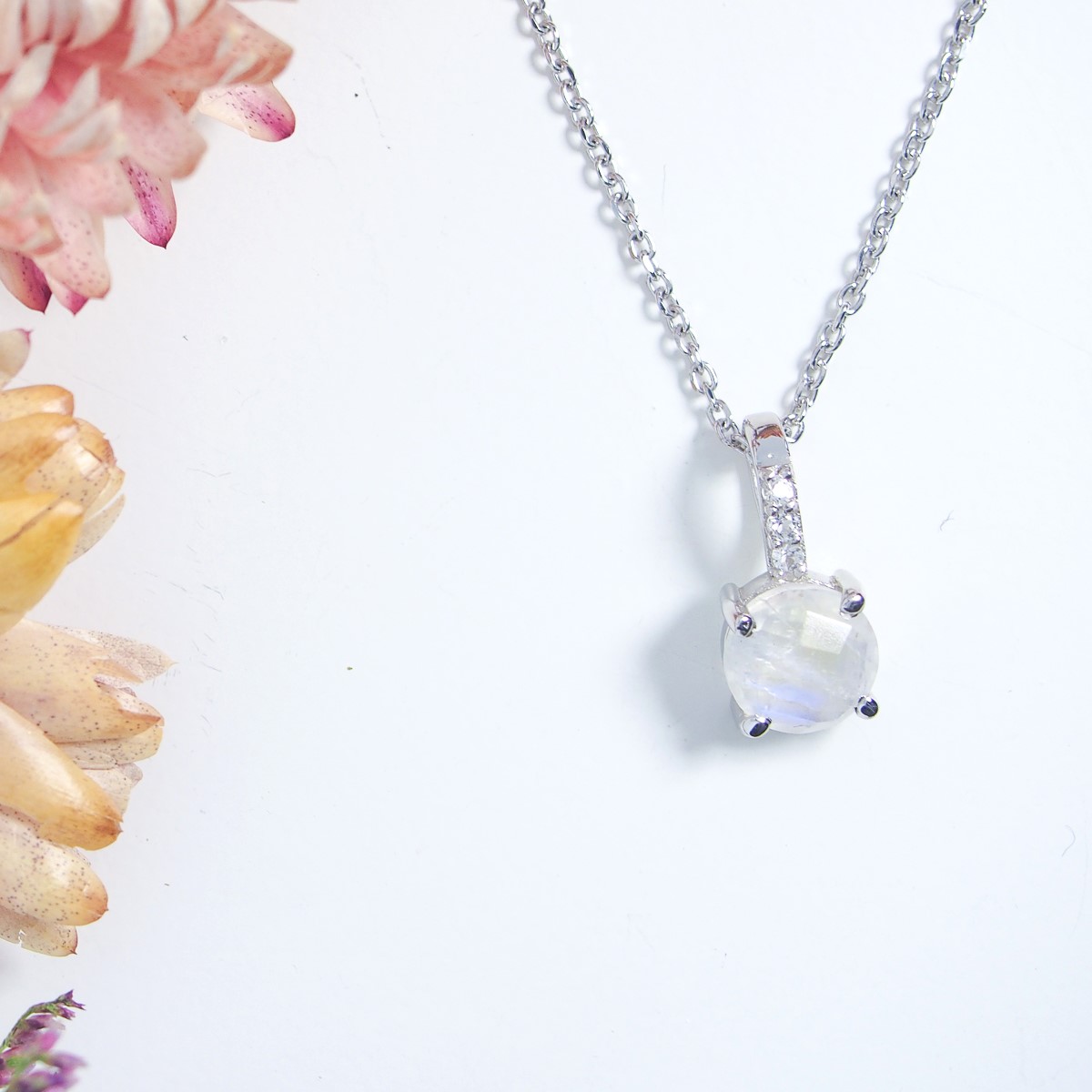 Pendentif Pompon pavage argent et pierre de lune