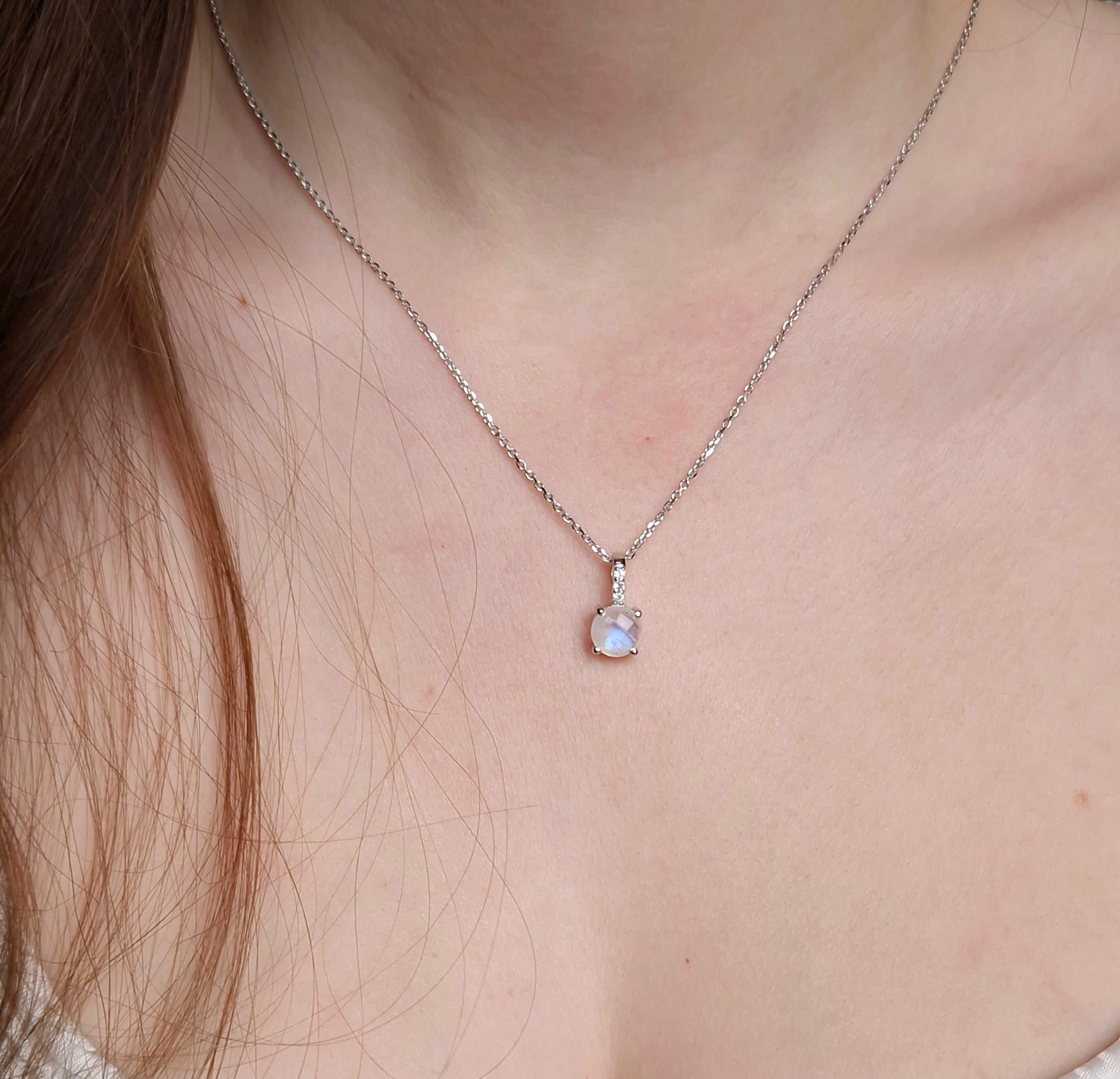 Pendentif Pompon pierre de lune