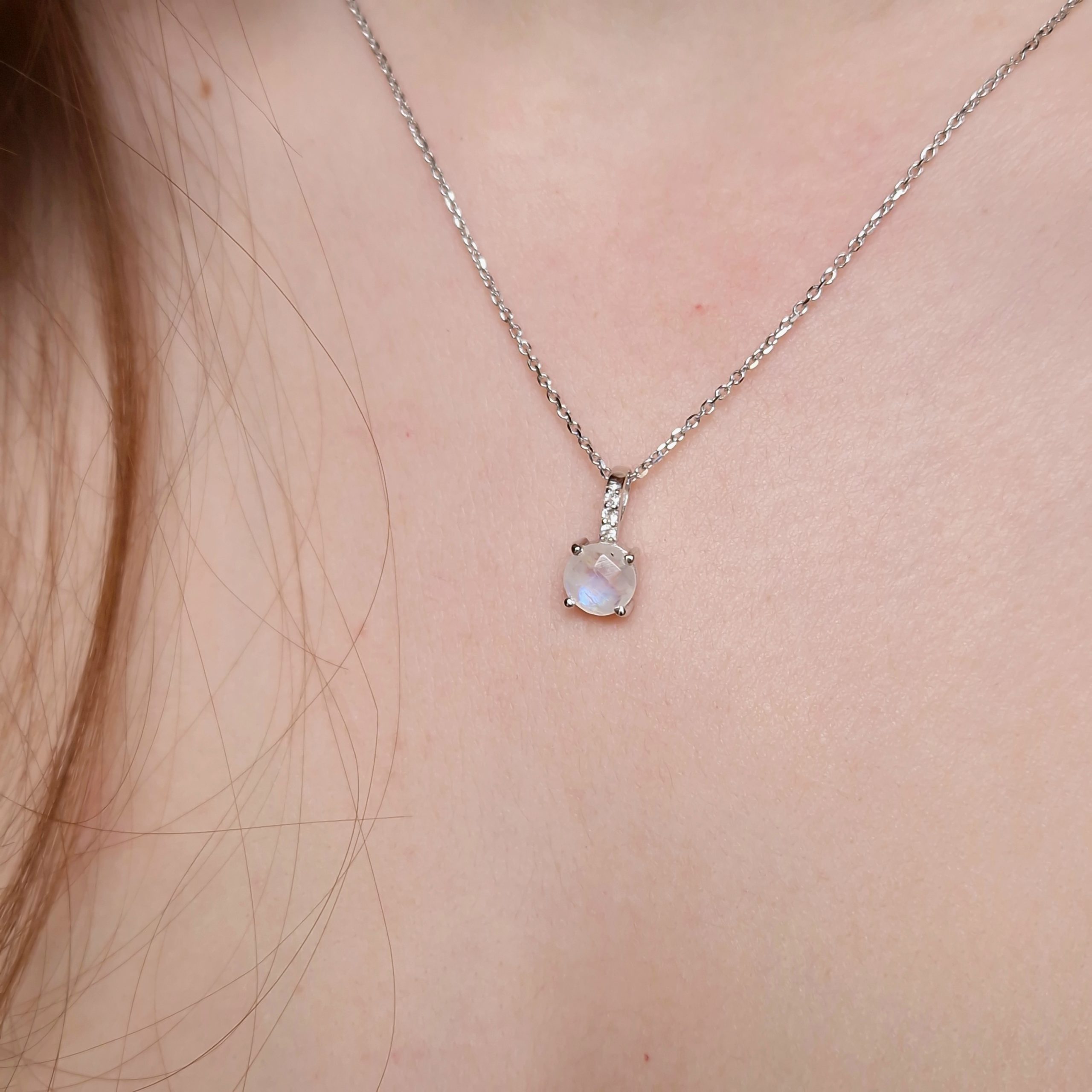 Pendentif Pompon pierre de lune