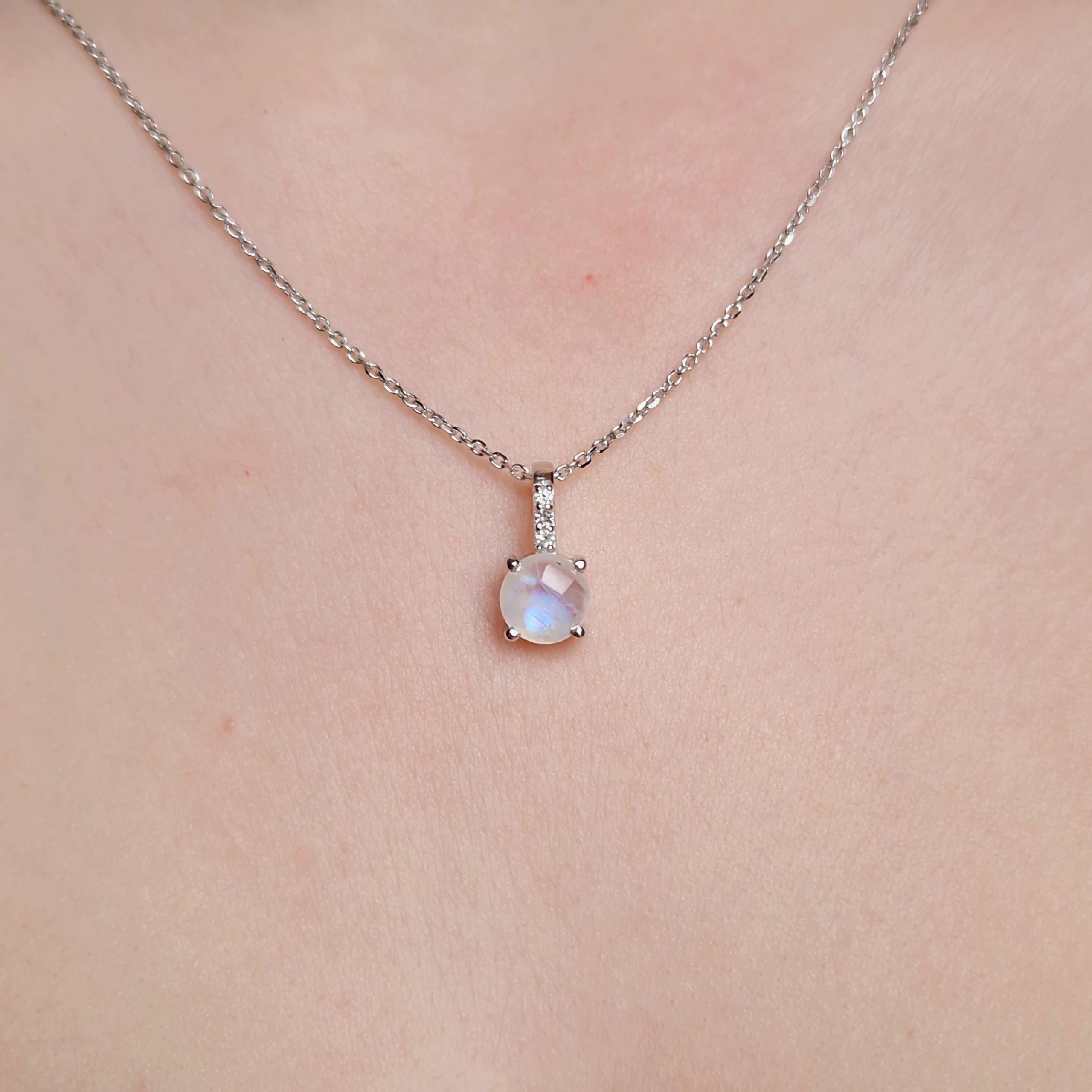 Pendentif Pompon pierre de lune