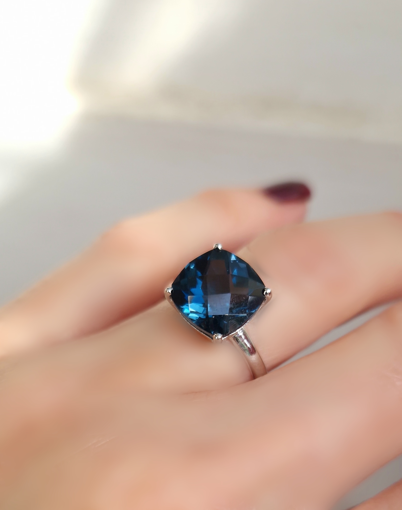 Bague Solitaire argent 925 rhodié et topaze blue london coussin Bague Solitaire argent 925 rhodié et topaze blue london coussin