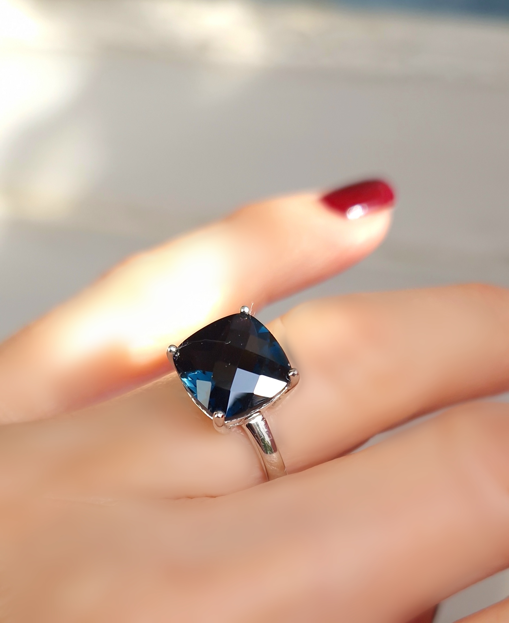 Bague Solitaire argent 925 rhodié et topaze blue london coussin Bague Solitaire argent 925 rhodié et topaze blue london coussin