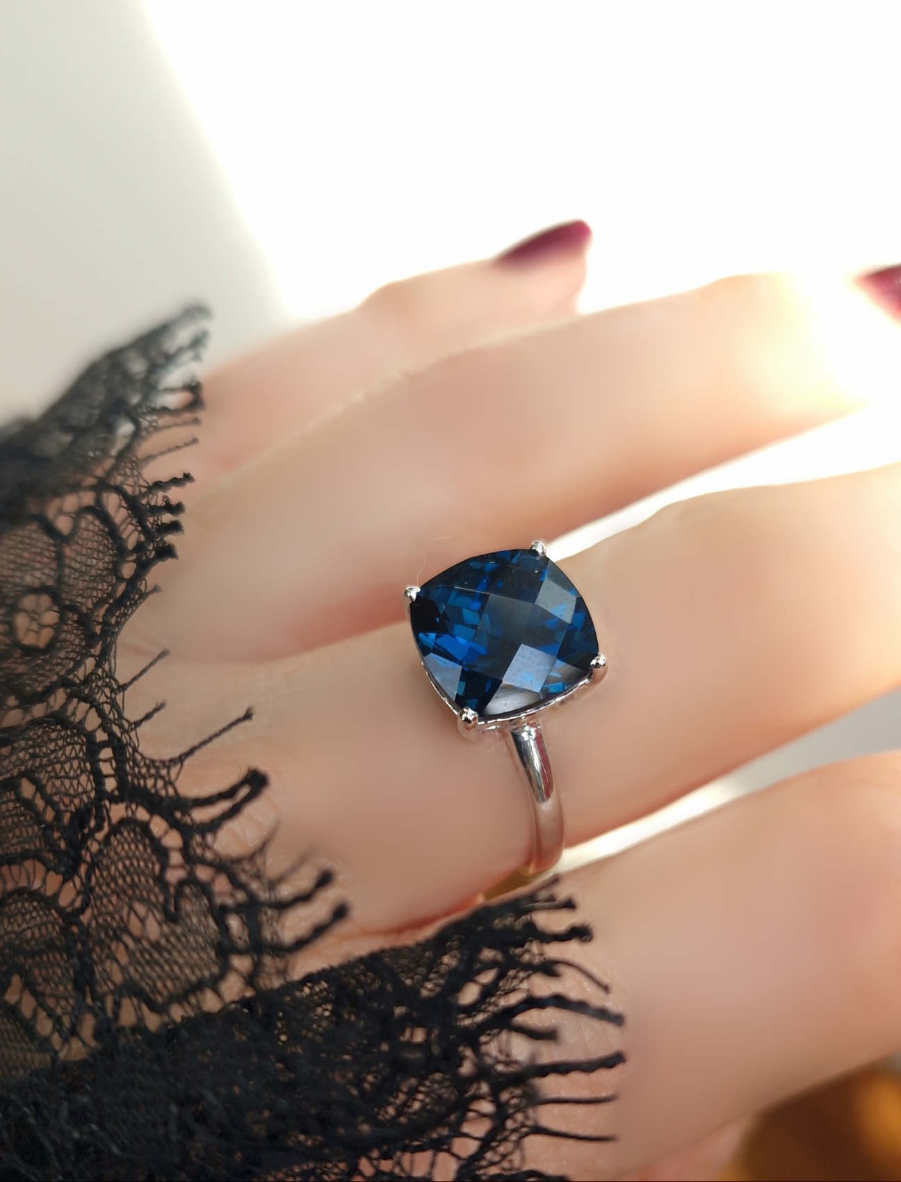 Bague Solitaire argent 925 rhodié et topaze blue london coussin Bague Solitaire argent 925 rhodié et topaze blue london coussin