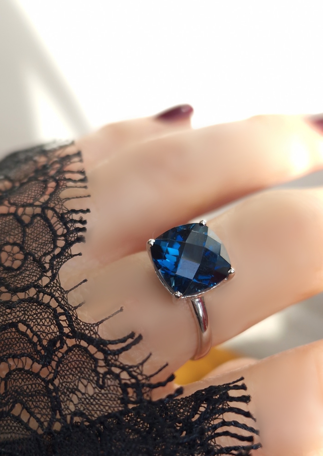 Bague Solitaire argent 925 rhodié et topaze blue london coussin Bague Solitaire argent 925 rhodié et topaze blue london coussin