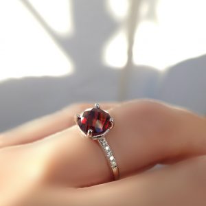 Bague Pompon pavage diamant grenat rouge