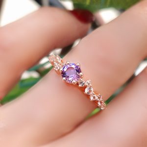 Bague Aurore en argent 925 doré or rose, sertie d'une améthyste lavande et de petites topazes incolores