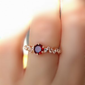 Bague Aurore argent 925 doré or rose, grenat rouge et petites topazes incolores