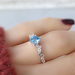 Bague Aurore argent 925 rhodié et topaze swiss blue