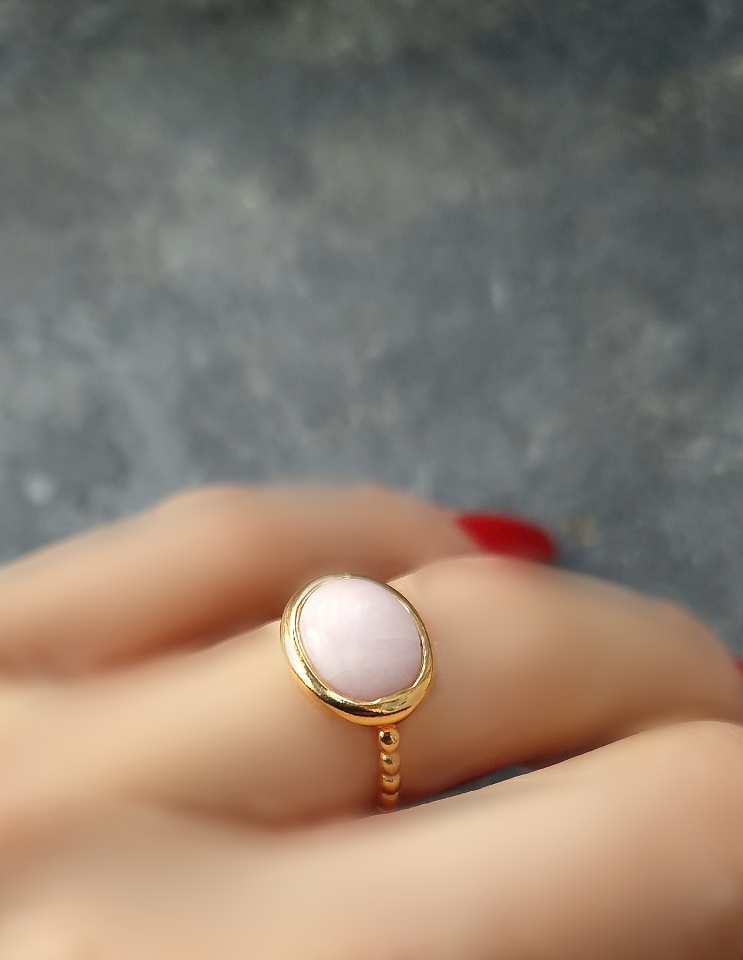 RI02_galet_opale_rose_grand_modele_argent_925_plaque_or_bague_alexbok_designer_bijoux_paris_boutique_online (25) RI02_galet_opale_rose_grand_modele_argent_925_plaque_or_bague_alexbok_designer_bijoux_paris_boutique_online (25)