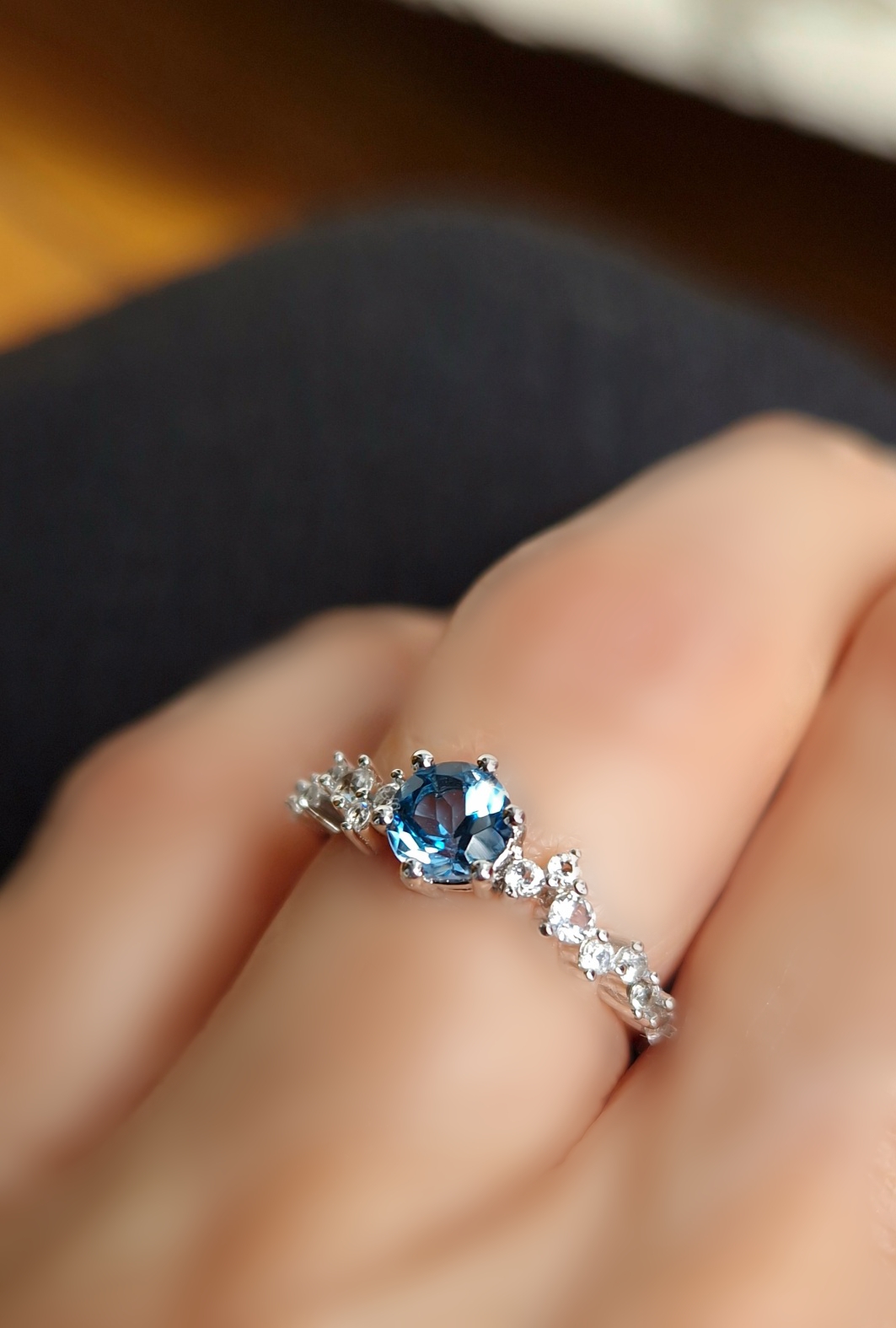 Bague Aurore argent 925 rhodié et topaze blue london Bague Aurore argent 925 rhodié et topaze blue london