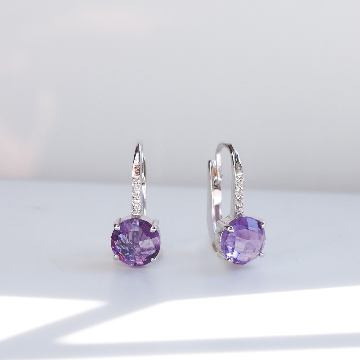 Boucles d’oreilles Pompon pavage argent 925 rhodié et améthyste