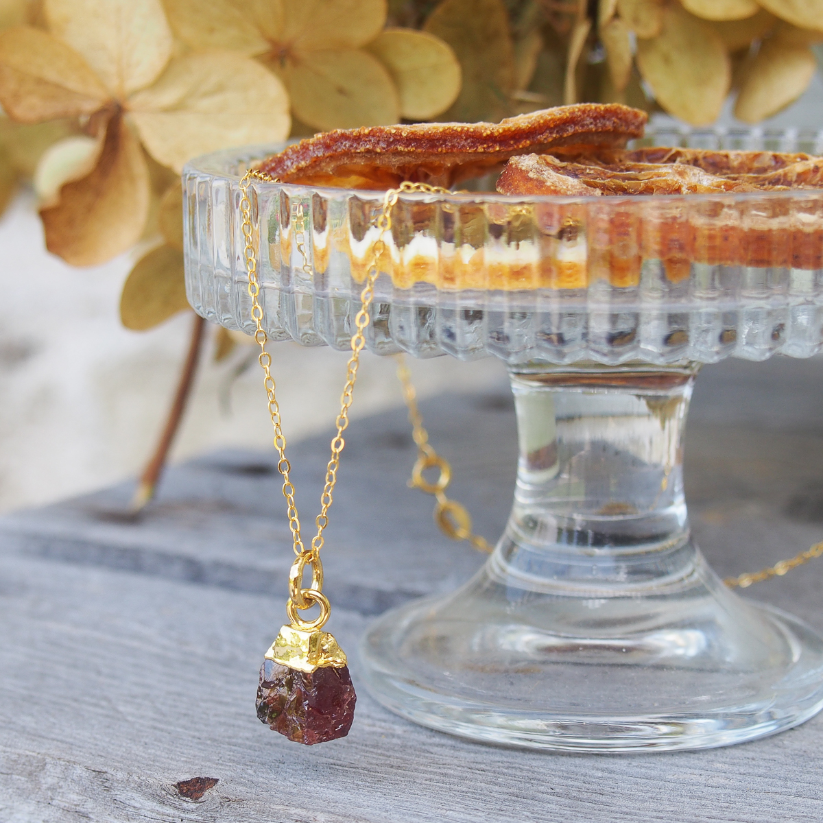 Collier Esprit libre chaîne grenat rouge brut