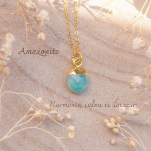 Petit pendentif doré avec amazonite ovale monté sur chaîne argent doré