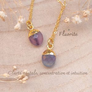 Petit pendentif doré avec fluorite ovale monté sur chaîne argent doré