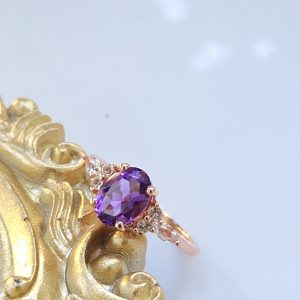 Bague pour femme en argent 925 doré or rose sertie d'une améthyste ovale et de topazes incolores