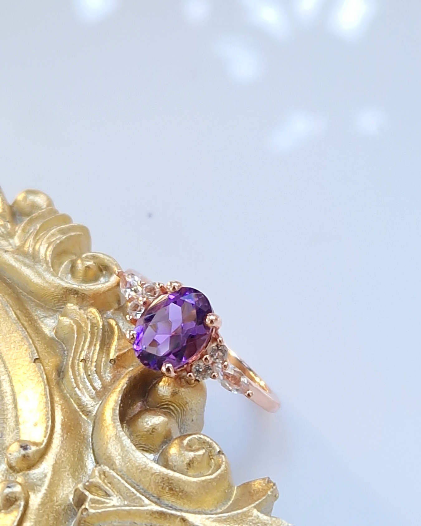 Bague pour femme en argent 925 doré or rose sertie d'une améthyste ovale et de topazes incolores